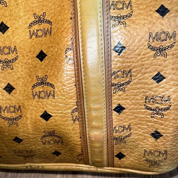 100% Authentic MCM VisetosShopper
Shoulder Bag - Picture 6 of 11